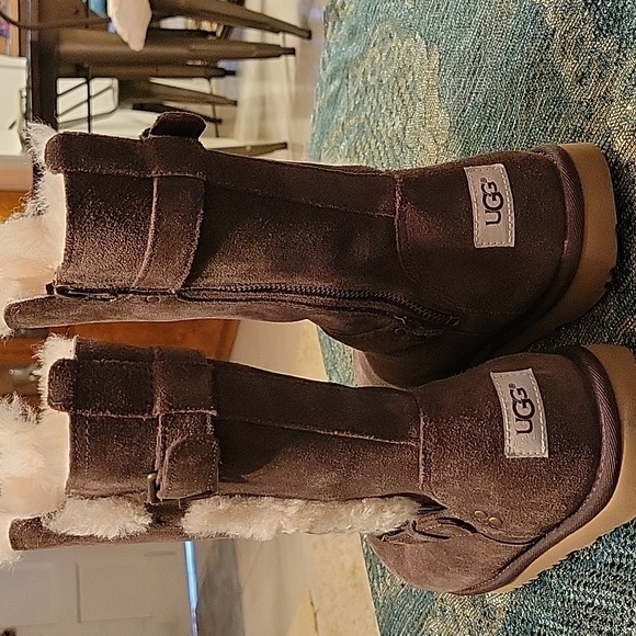 UGG Boots size 6, light brown, buckle - Picture 7 of 7